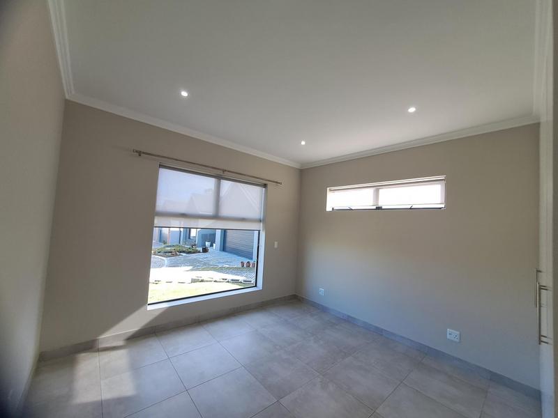 To Let 3 Bedroom Property for Rent in Kraaibosch Park Western Cape